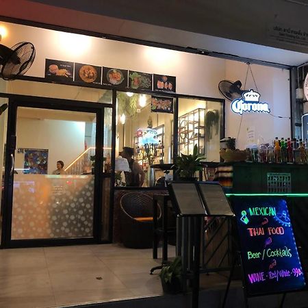 Butlers Wdh Hostel Bangkok Exterior foto
